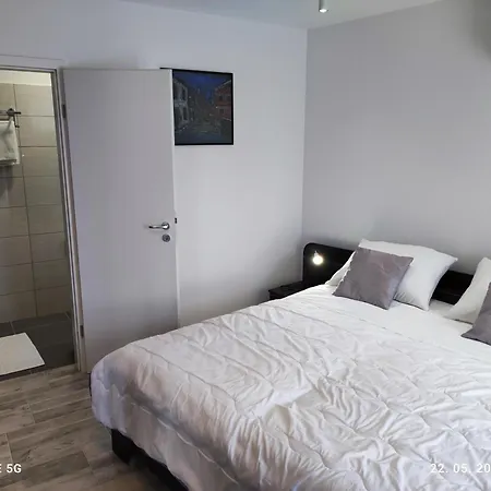 Apartment Apartment And Room Bitinada